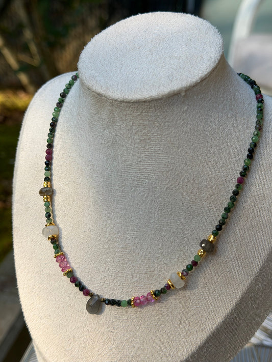 COLLIER ILONA