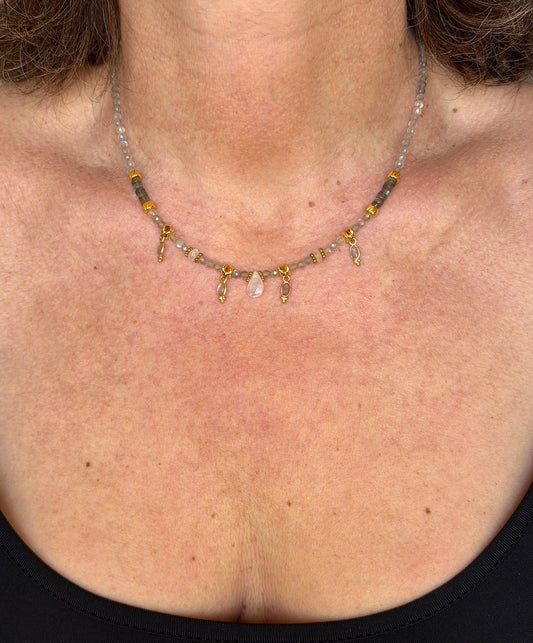 COLLIER MOON