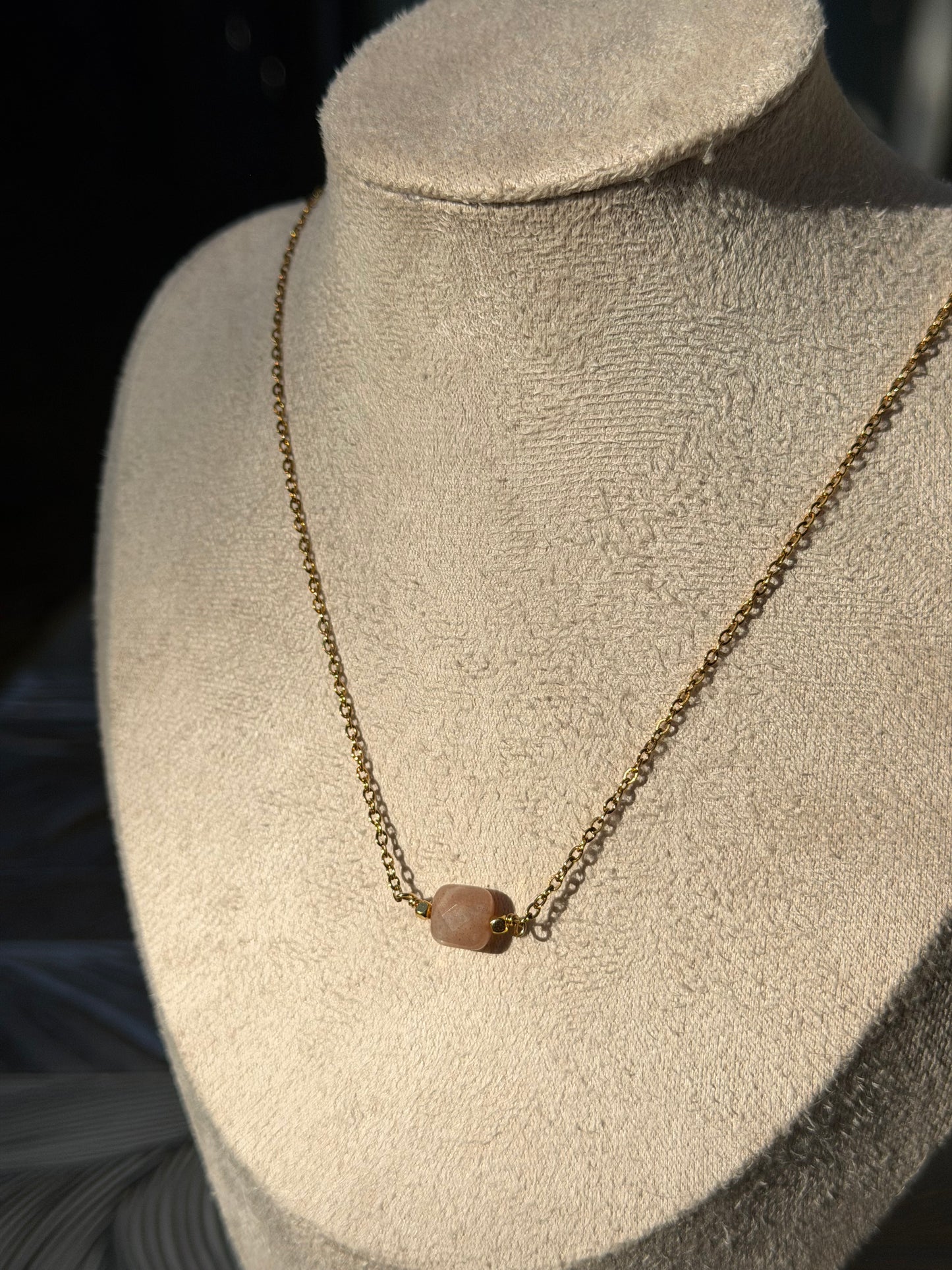 COLLIER SONYA